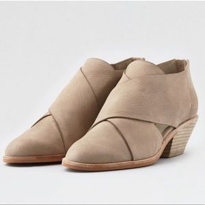 DOLCE VITA Loida Booties size 8